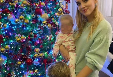 A casa Ferragni è già Natale, pronto il maxi albero
