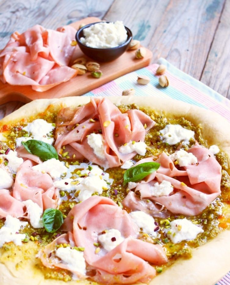 Pizza Day: Prociutto, pistacchio e stracciatella