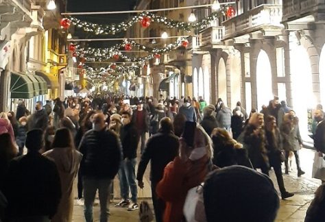 Lombardia, rischio zona gialla prima di Natale