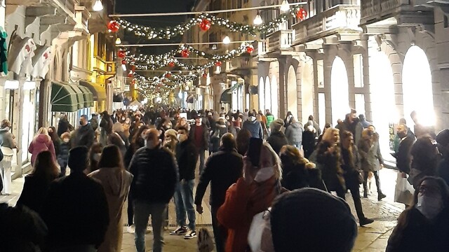 Lombardia, rischio zona gialla prima di Natale