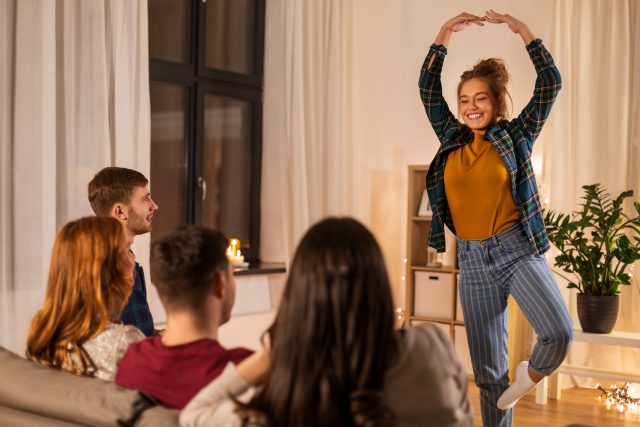 Giochi da fare a Capodanno: I Mimi