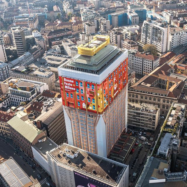 Torre Velasca Milano Natale