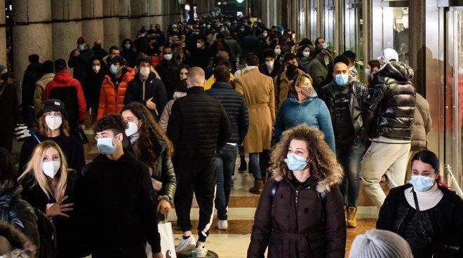 Milano, in centro obbligo di mascherine dalle 10 alle 22, multe salate per i trasgressori