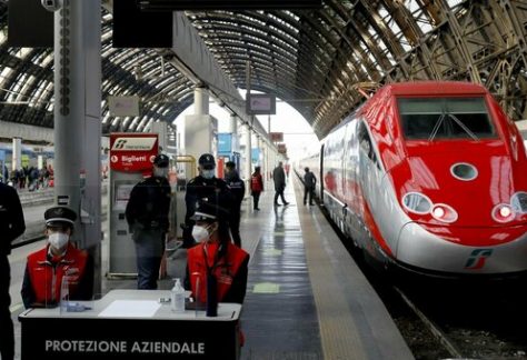 Due No Vax sul Frecciarossa Parigi-Milano con il Green Pass intestato ad altri