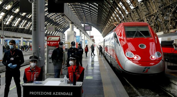 Due No Vax sul Frecciarossa Parigi-Milano con il Green Pass intestato ad altri
