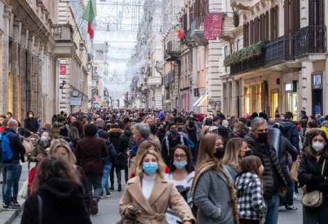 Il super Green Pass sarà sempre obbligatorio nei bar e ristoranti anche all'aperto