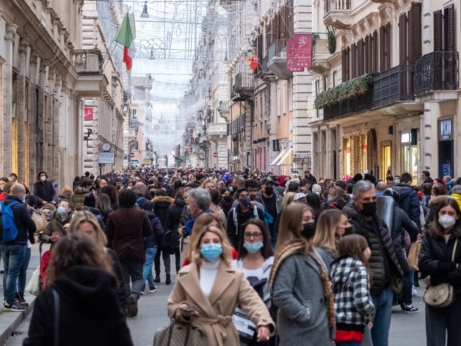 Il super Green Pass sarà sempre obbligatorio nei bar e ristoranti anche all'aperto