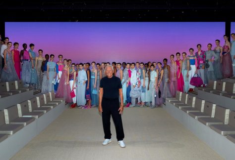 Sfilata di Giorgio Armani senza musica, in rispetto del popolo ucraino