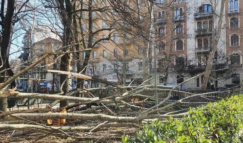 Vento forte a Milano, si stacca parte copertura stazione centrale