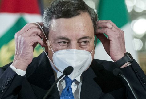 Covid Nuovo decreto, mascherine all'aperto e discoteche chiuse