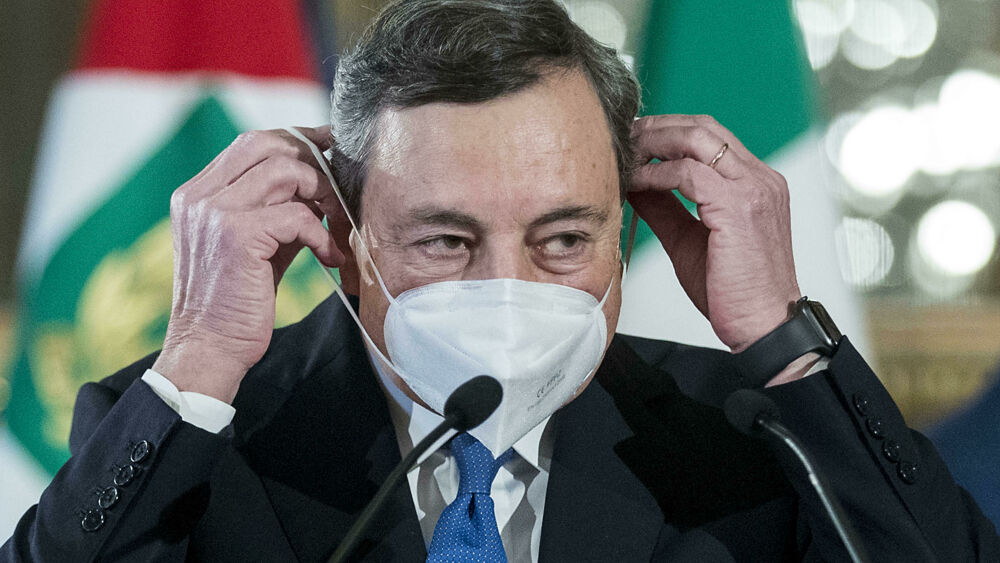 Covid Nuovo decreto, mascherine all'aperto e discoteche chiuse