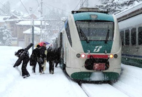 In Lombardia i treni della neve ti portano a sciare direttamente sulle piste