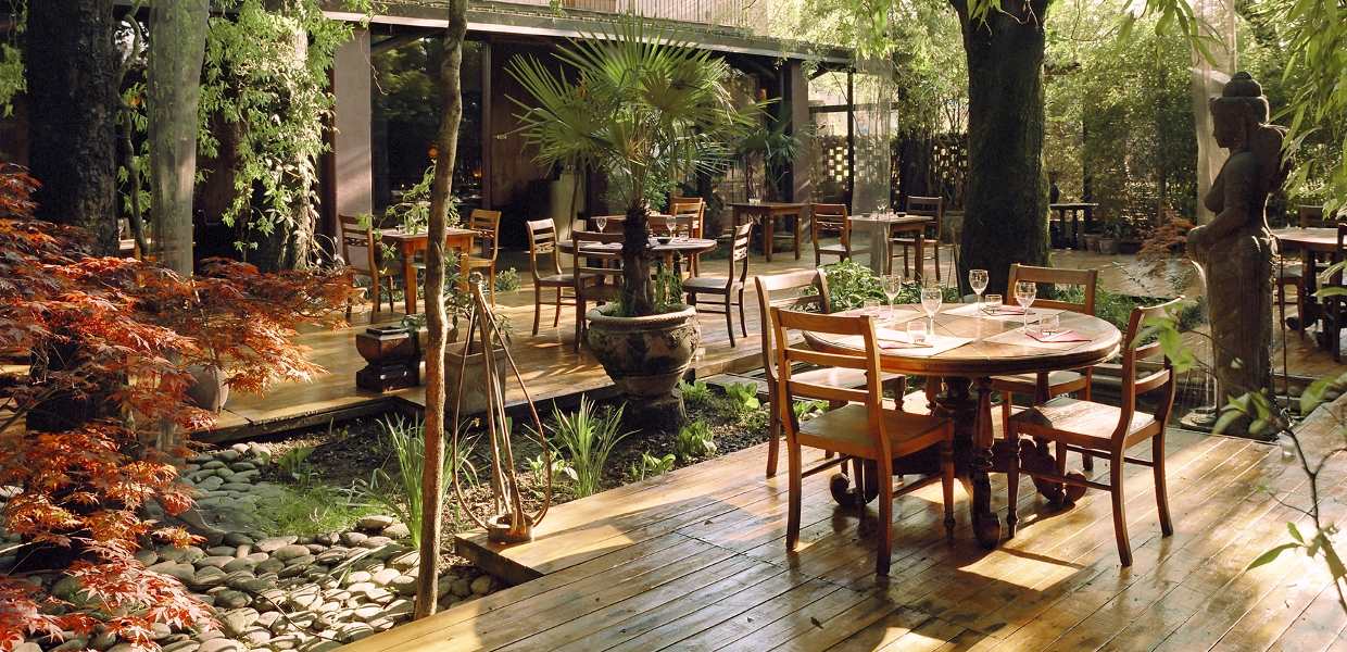 bar a Milano con giardino