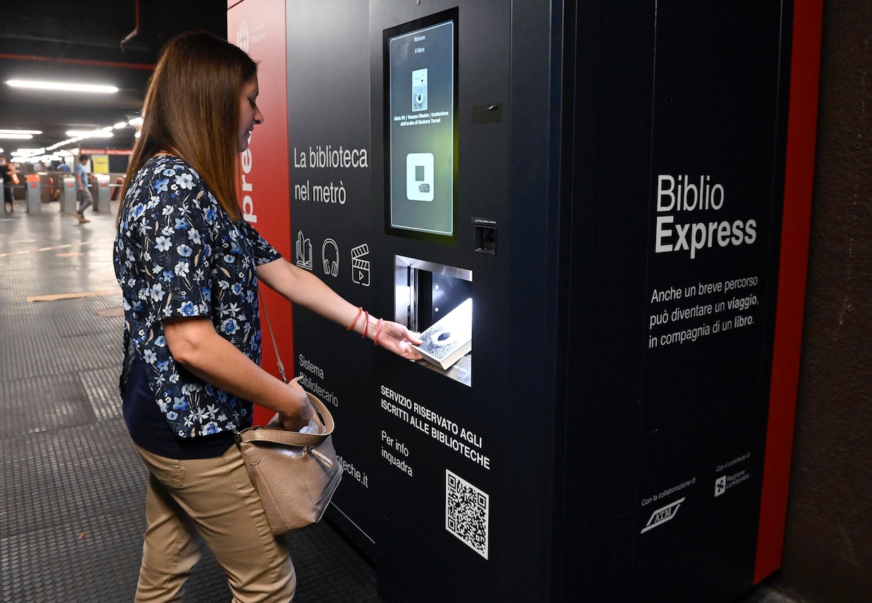 biblioteca metro milano