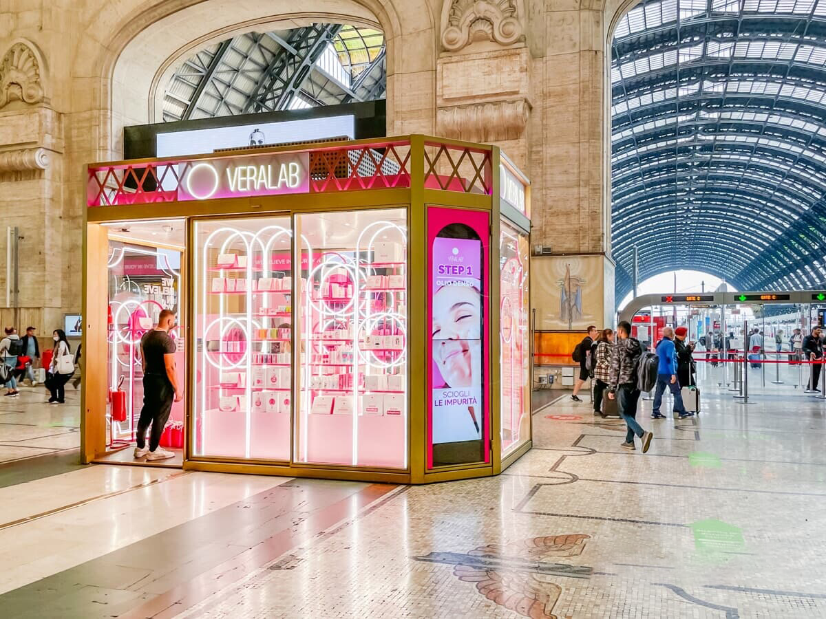 Pop-up store estetista cinica Stazione Centrale Milano