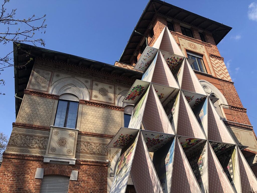 installazioni milano-castello di carte
