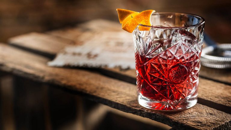 Da Il Tipico Colore Al Cocktail Negroni