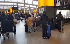 Coronavirus, fuga da Londra: presi d’assalto stazioni e aeroporti prima dei nuovi divieti