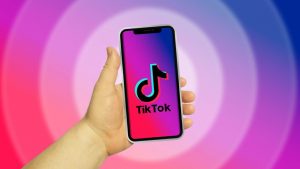 L’account TikTok automaticamente privato per gli under 16: motivi e limitazioni