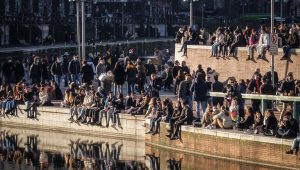 Milano, assembramenti di giovani dopo le 18 nelle zone della movida