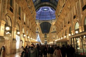 Natale a Milano, Sala: “No al concerto di Capodanno, pronto a contingentare ingressi in Galleria”