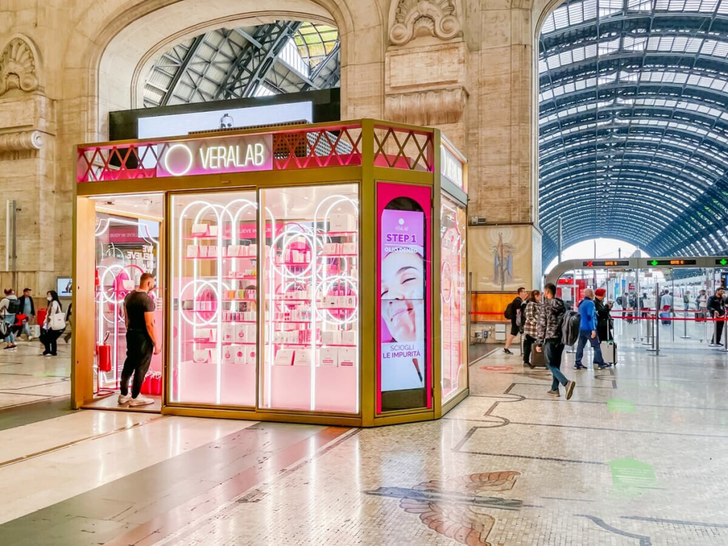 Apre il pop-up store dell’Estetista Cinica alla Stazione Centrale di Milano